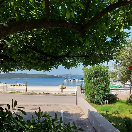 Jema アパート トロギール