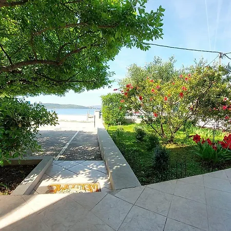 アパート Jema トロギール