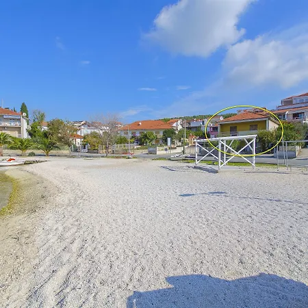 Jema アパート トロギール