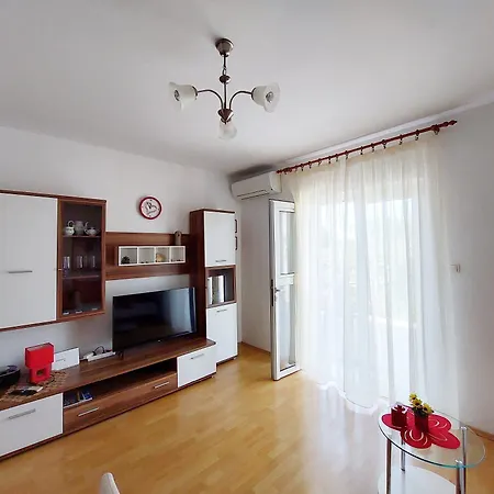 Jema アパート トロギール