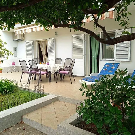 アパート Jema トロギール